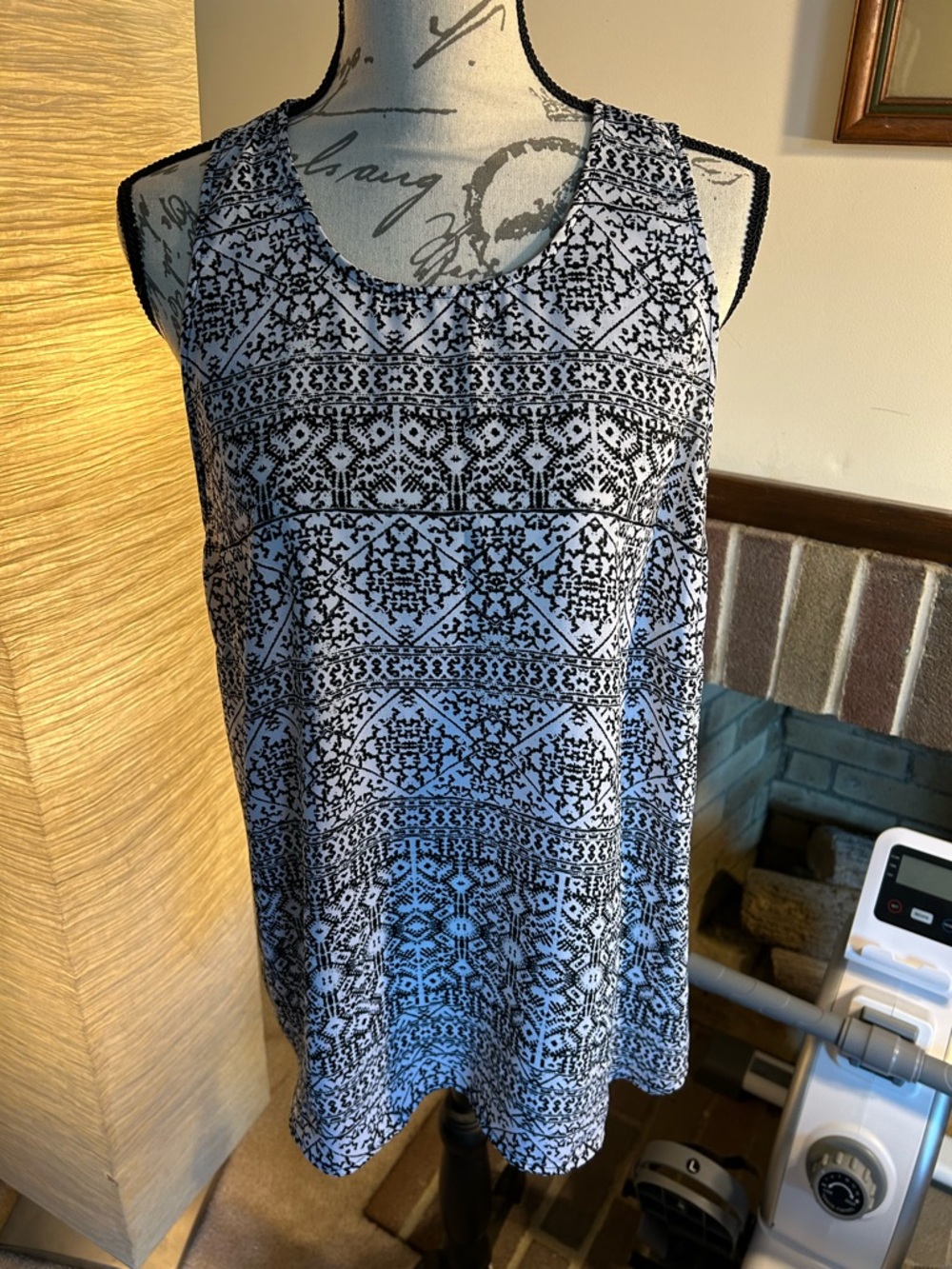 Violet & Claire Black and White Printed Sleeveless Tank